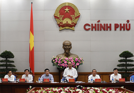 Thủ tướng Nguyễn Xuân Phúc chủ trì cuộc họp Thường trực Chính phủ đầu tiên ngày 25/4/2016.